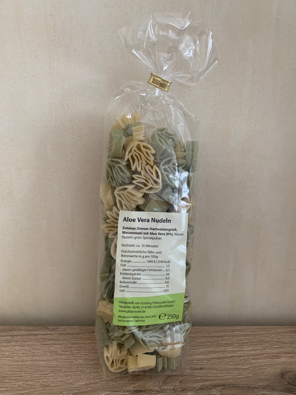 Rückseitenetikett der Aloe Vera Gold Wellness Pasta mit Zutatenliste, Kochzeit und Nährwerttabelle, 250 g
