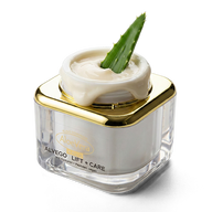 Alvego Lift und Care High Tech Anti Aging Tagespflege im eleganten Tiegel. Ein Aloe Vera Blatt ist in den geöffneten Tiegel gesteckt