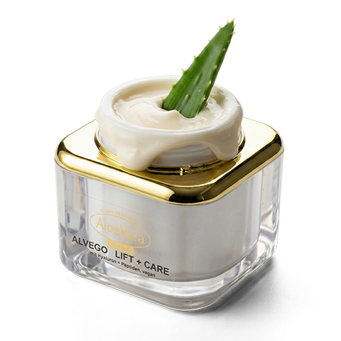 Alvego Lift und Care High Tech Anti Aging Tagespflege im eleganten Tiegel. Ein Aloe Vera Blatt ist in den geöffneten Tiegel gesteckt
